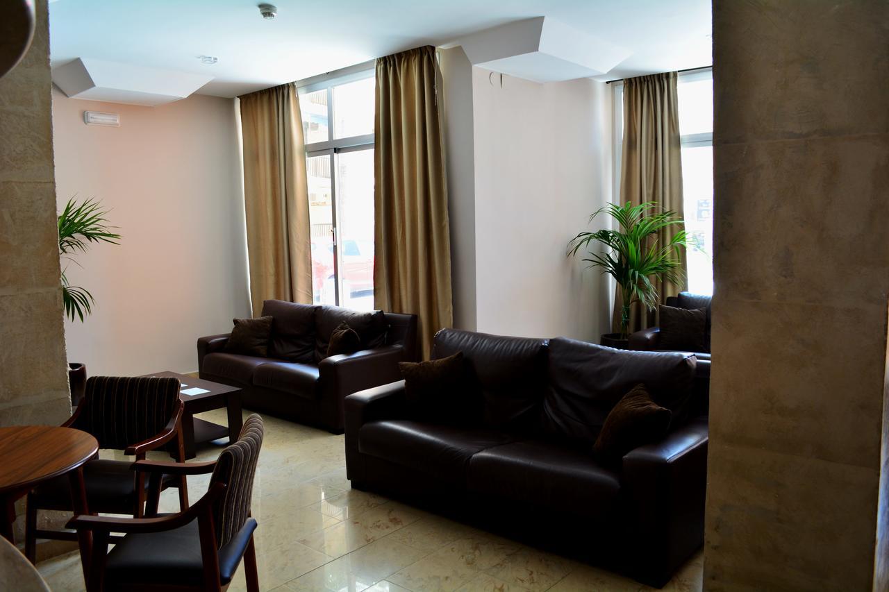 Hotel L'Escala กูลเญรา ภายนอก รูปภาพ